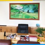 Tranh treo tuong phong lam viec kho lon ruong bac thang