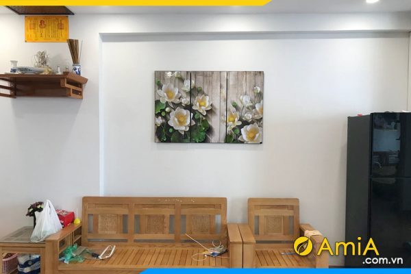 Hình ảnh Tranh treo tường phòng khách hoa sen đẹp trên sofa gỗ AmiA 1330