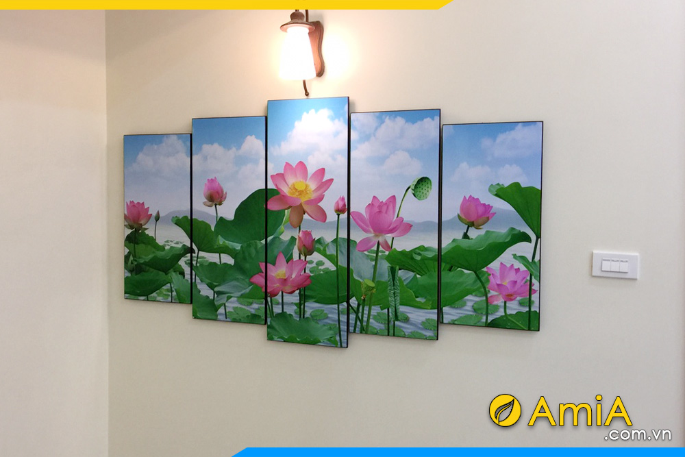 Hình ảnh Bức tranh tường phòng khách đầm hoa sen hiện đại AmiA 915