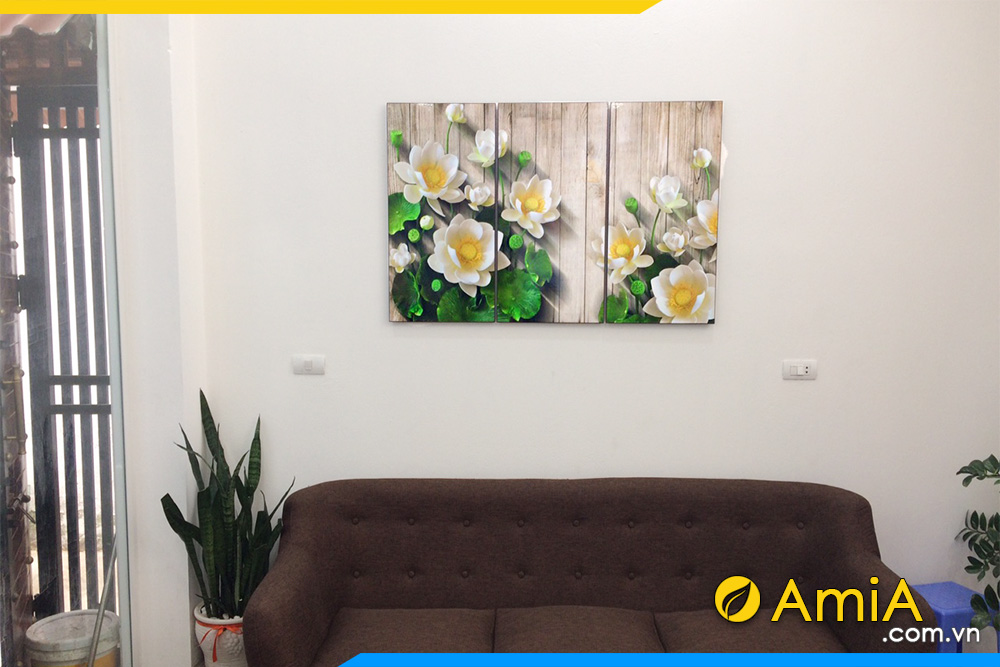 hình ảnh Tranh treo tường hoa sen đẹp 3 tấm trên sofa nỉ màu nâu AmiA 1330