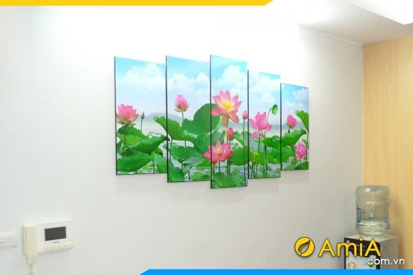 hình ảnh Tranh tường phòng khách đầm hoa sen đẹp Hà Nội AmiA 915
