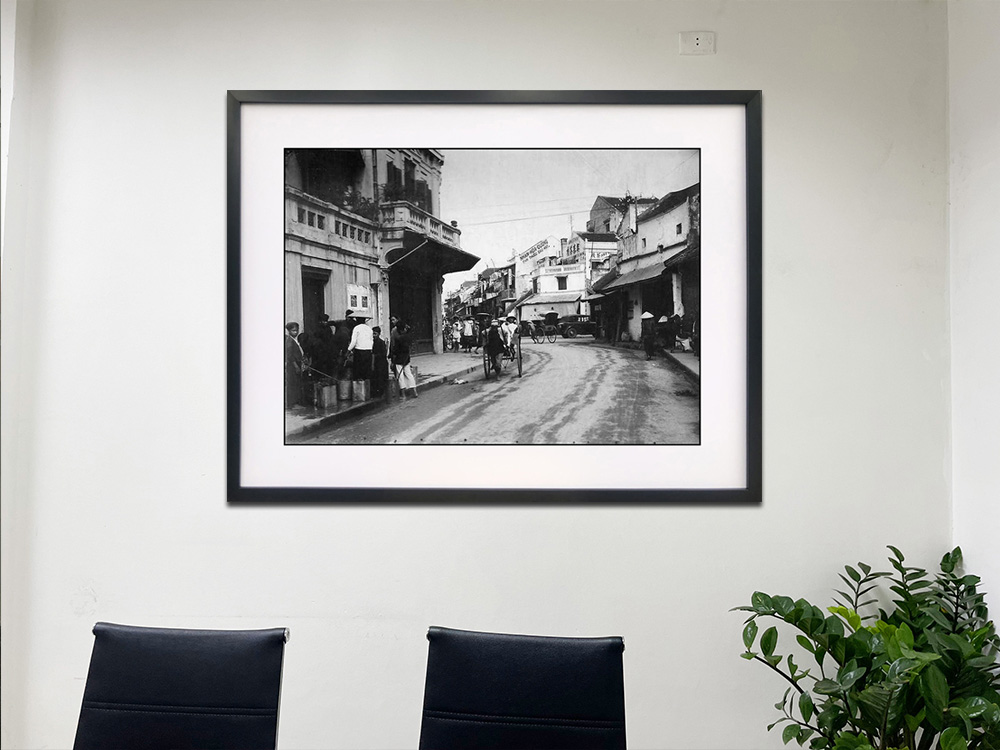 hinh anh tranh ha noi xua trong phong lam viec den trang canvas