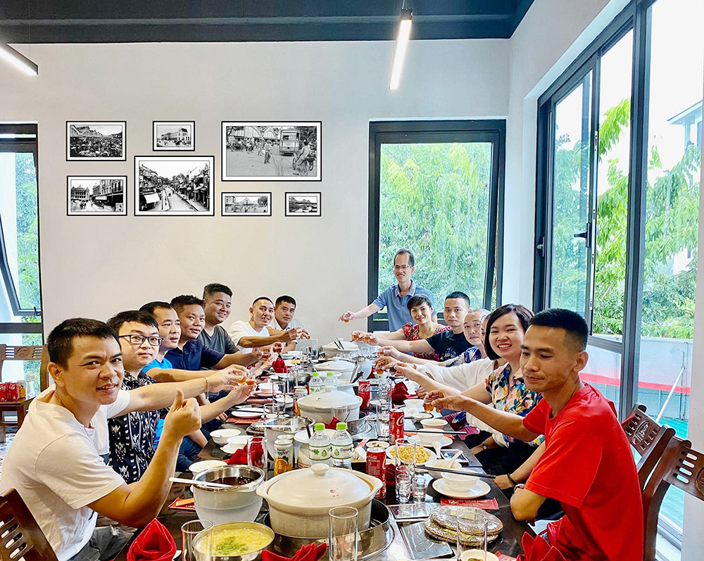treo tranh ha noi xua o quan an
