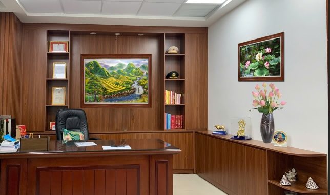 Treo tranh lưu thủy sinh tài sẽ giúp tăng vượng khi của văn phòng