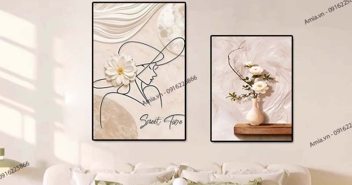 Tranh cô gái treo cùng tranh hoa trà lãng mạn treo phòng ngủ